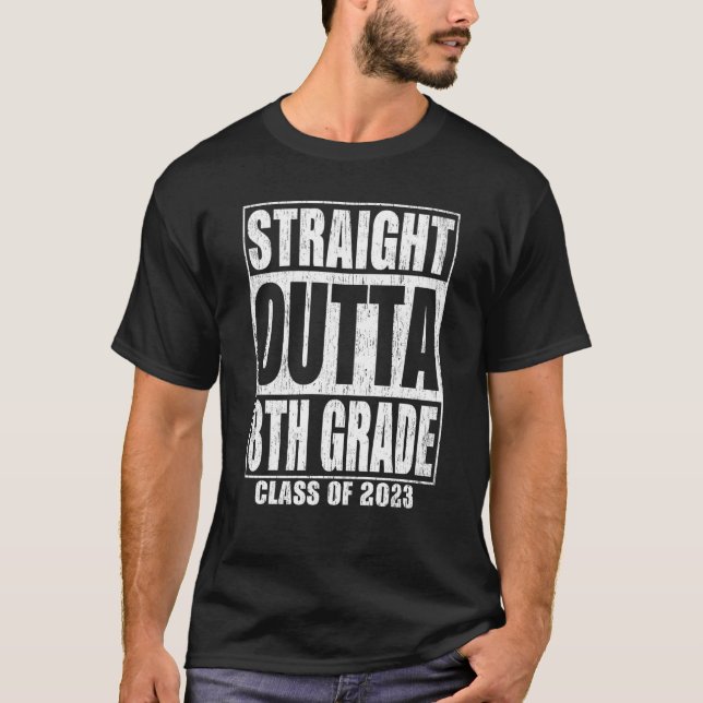 Camiseta Straight Outta 8th Grade Graduation 2023 Eighth Gr (Frente)