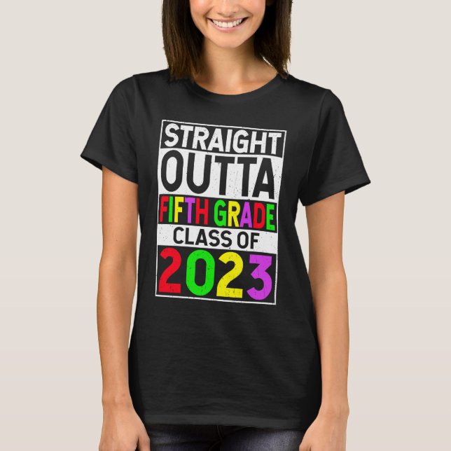 Camiseta Straight Outta Fifth Grade 2023 Graduation 5th Gra (Frente)
