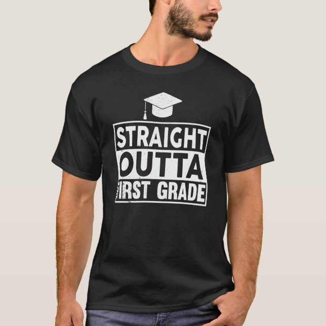 Camiseta Straight Outta First Grade Graduation Grad Graduat (Frente)