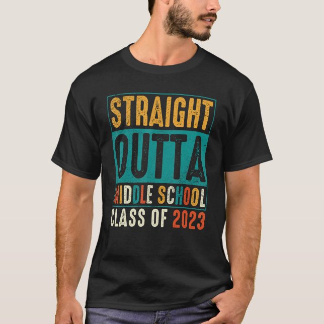 Camiseta Straight Outta Middle School 2023 Graduation (Frente)