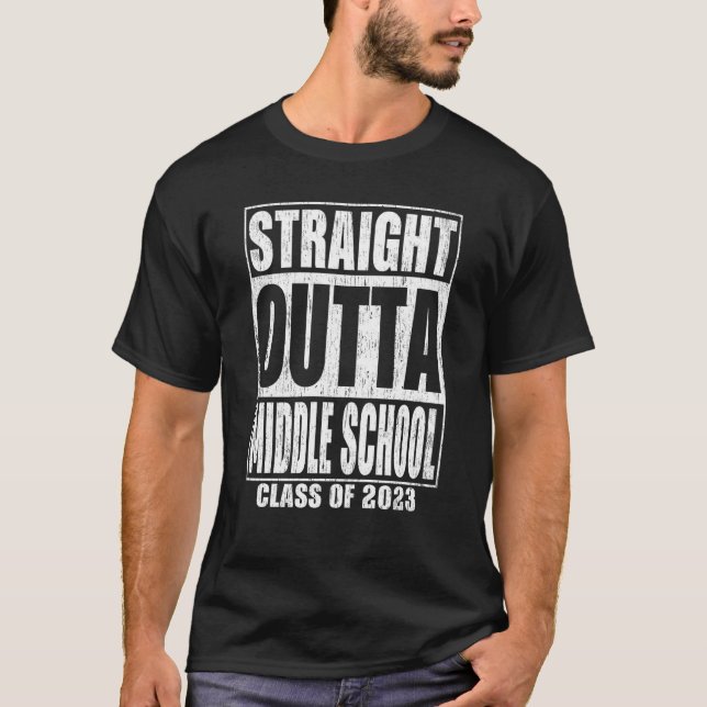 Camiseta Straight Outta Middle School Graduation 2023 Schoo (Frente)