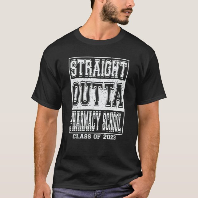 Camiseta Straight Outta Pharmacy School Graduation 2023 Gir (Frente)