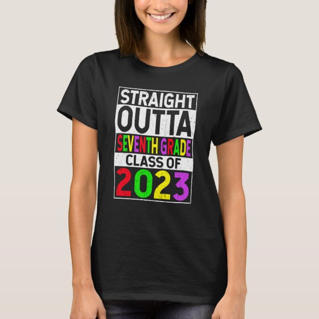Camiseta Straight Outta Seventh Grade 2023 Graduation 7th G (Frente)