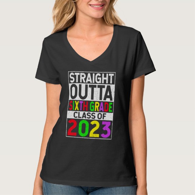 Camiseta Straight Outta Sixth Grade 2023 Graduation 6th Gra (Frente)