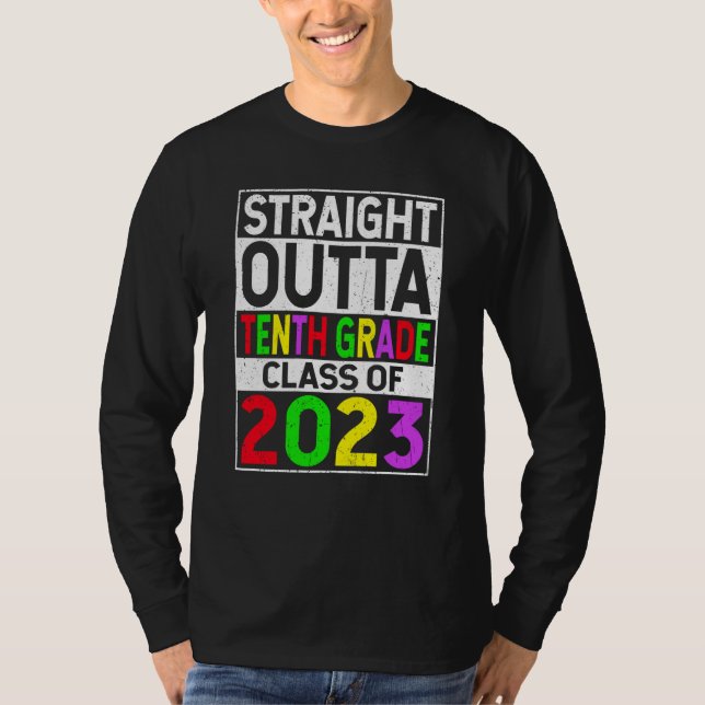 Camiseta Straight Outta Tenth Grade 2023 Graduation 10th Gr (Frente)