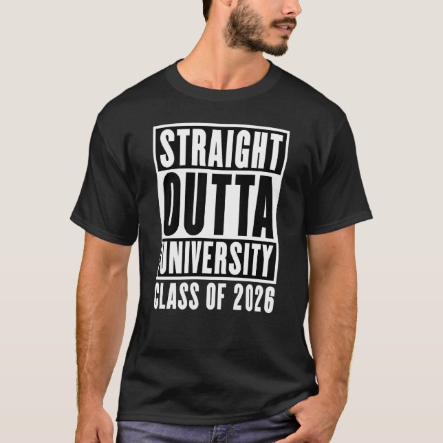 Camiseta Straight Outta University Class of 2026 (Frente)
