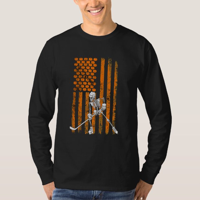 Camiseta Streaky Flag Halloween Ice Hockey Player Skeleton  (Frente)