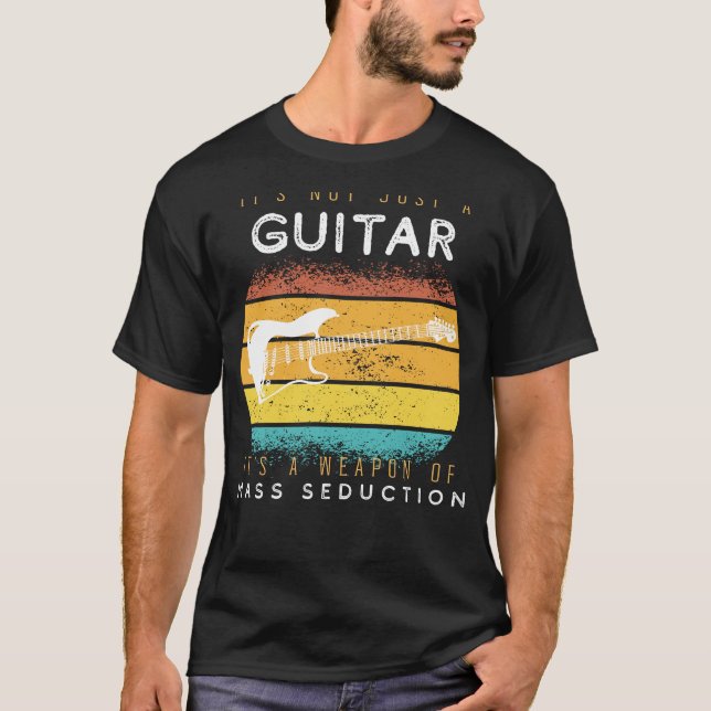 Camiseta Strum to Seduce: Violão - Arma de Sedução em Massa (Frente)