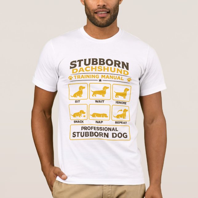 Camiseta Stubborn Dachshund Training Manual Retro Dog Art (Frente)