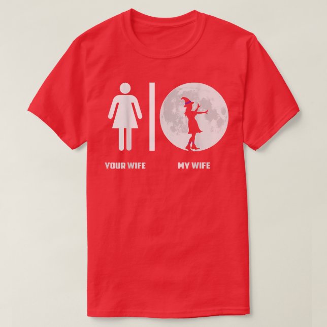 Camiseta Sua Esposa, Minha Esposa Bruxa Wicca Pagan para Br (Frente do Design)