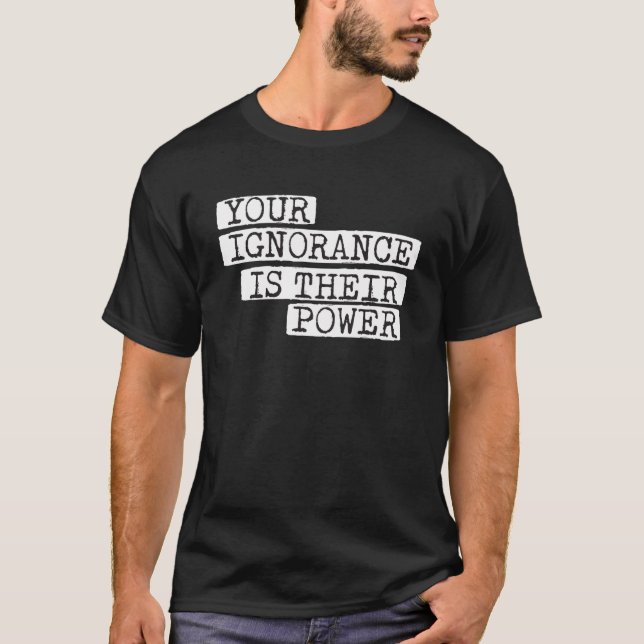 Camiseta Sua ignorância é a corrupção de poder deles (Frente)