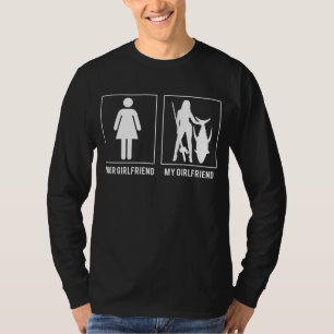 Camiseta Sua Namorada? Minha Namorada adora pescar! T-Sh