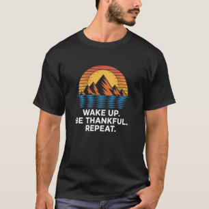 Camiseta Suba Agradeça Repita Retro Montanhas Reflexão