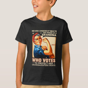 Camiseta Subestime O Poder De Uma Avó Que Vota