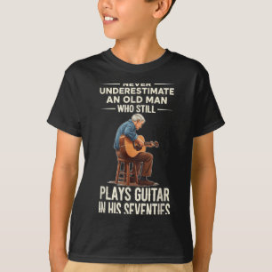 Camiseta Subestime o velho toca violão engraçado anos 70
