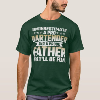 Camiseta Subestime um Pro Bartender e um Orgulhoso Padre T