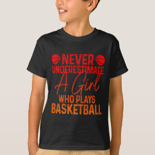 Camiseta Subestime uma garota que joga basquete fu t