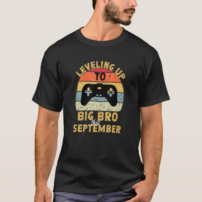 Camiseta Subindo de Nível Irmão Mais Velho Setembro Estilo  (Frente)