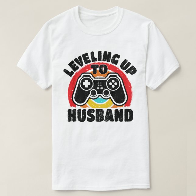 Camiseta Subindo de Nível Para Marido Noivo Para Ser Soltei (Frente do Design)
