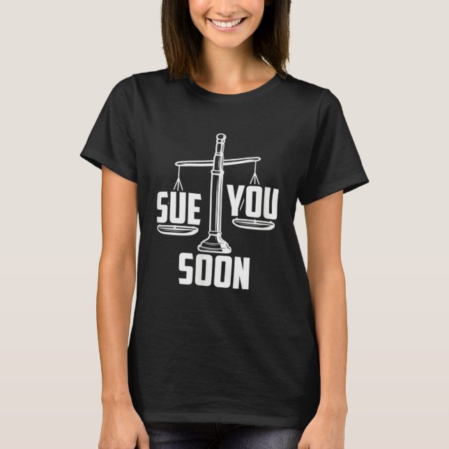 Camiseta Sue You Soon Law Student Senior Graduation Bachelo (Frente)