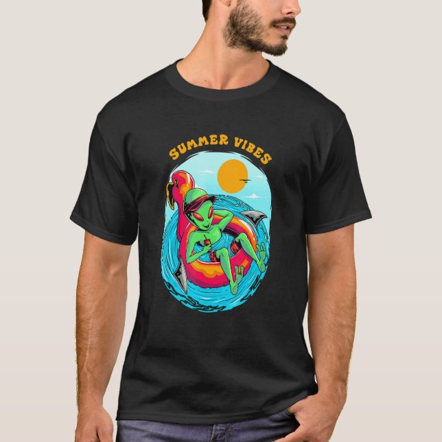 Camiseta Summer Vibes Alien Resting in the Beach Vacation B (Frente)