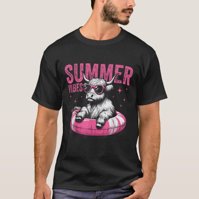 Camiseta Summer Vibes Funny Highland Cow Piscina Float Beac (Frente)