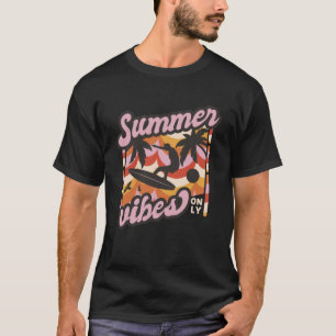 Camiseta Summer Vibes surfando em crianças e adultos
