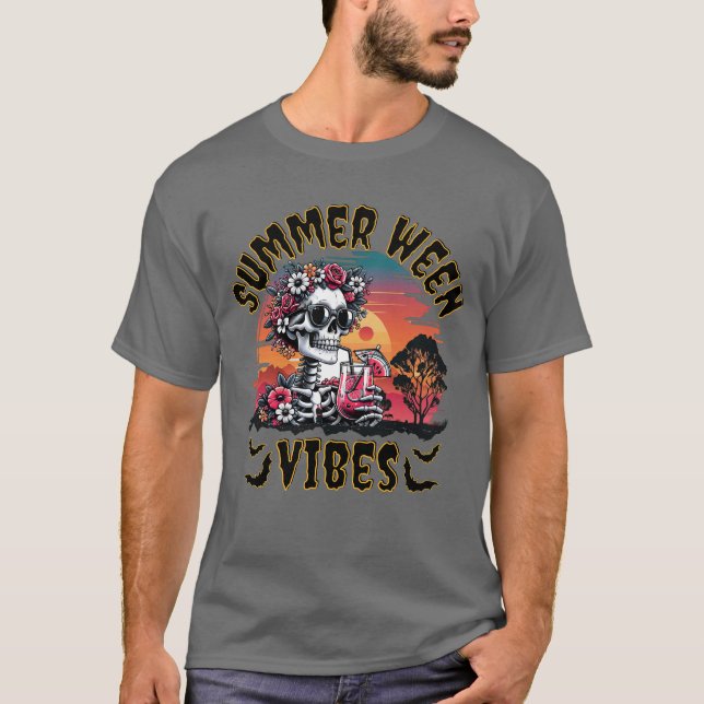 Camiseta Summerween Skeleton Vibes – Floral Sunset Retro (Frente)