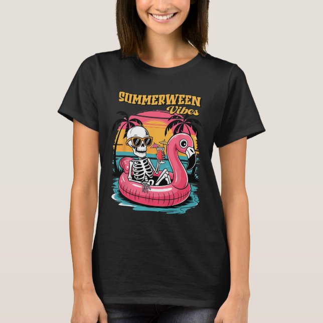 Camiseta Summerween Vibes Skeleton Flamingo Spooky Hallowee (Frente)