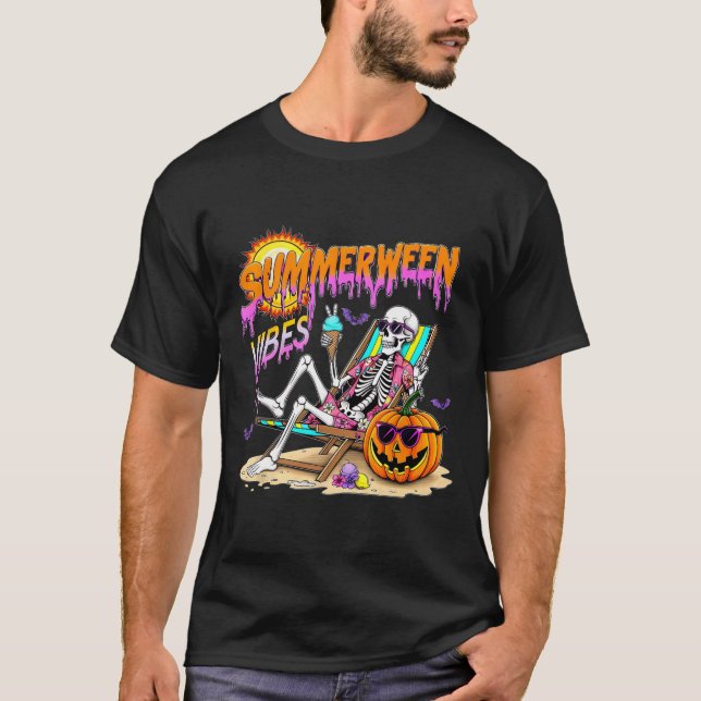 Camiseta Summerween Vibes Skeleton Pumpkin Férias Spooky (Frente)