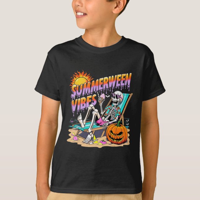 Camiseta Summerween Vibes Skeleton Pumpkin Férias Spooky (Frente)