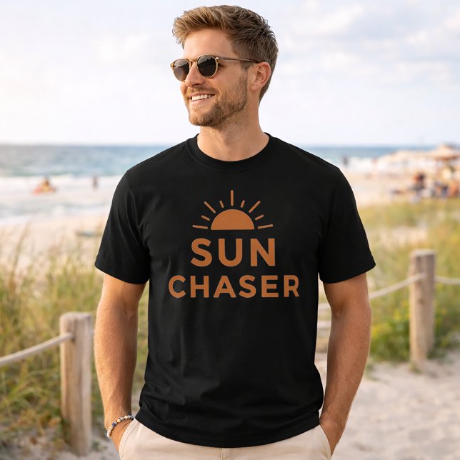 Camiseta Sun Chaser Bold Sunset Typography Graphic (Criador carregado)