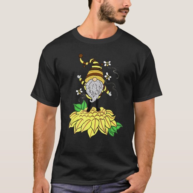 Camiseta Sunflower Gnome With Bee  Hippie Gnome For Flower  (Frente)