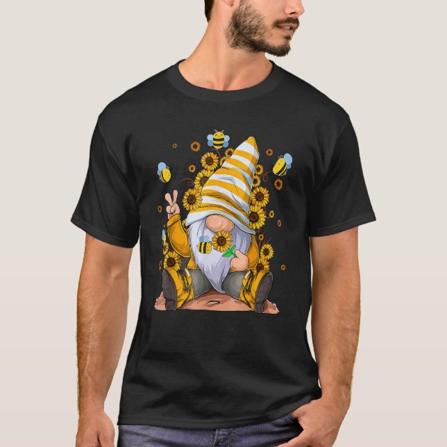 Camiseta Sunflower Gnome With Bee  Hippie Gnome For Flower  (Frente)