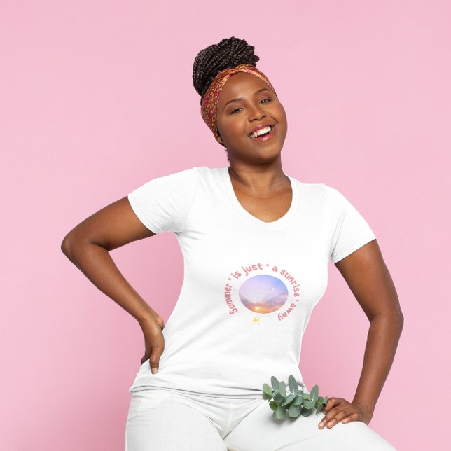 Camiseta sunrise do verão feminino (Criador carregado)