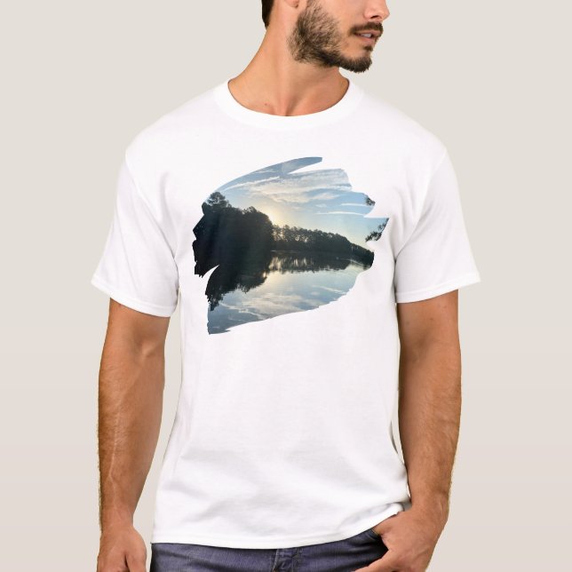 Camiseta Sunrise Over A Georgia Lake (Frente)