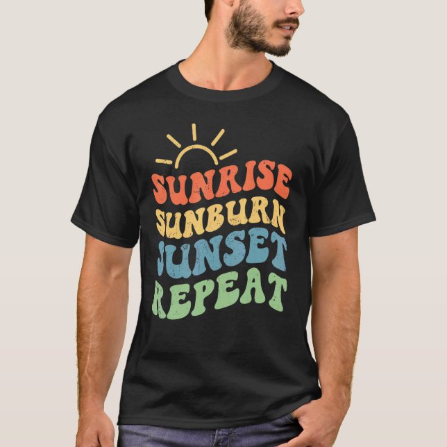 Camiseta Sunrise Sunset Repetir Vintage Férias de Verão (Frente)