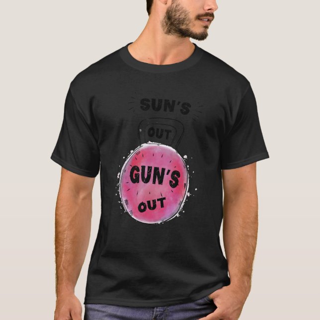 Camiseta Sun's Out Guns Out Kettlebell Graphic Bodybuildin (Frente)