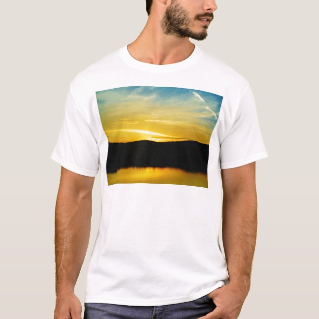 Camiseta Sunset Amarelo do Lago Mt (Frente)