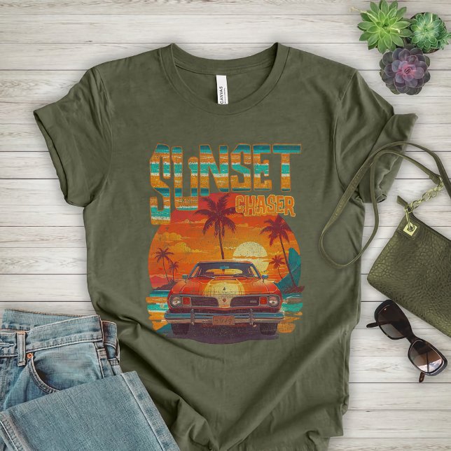 Camiseta Sunset Chase - Carro vintage, Dia da Praia (Criador carregado)