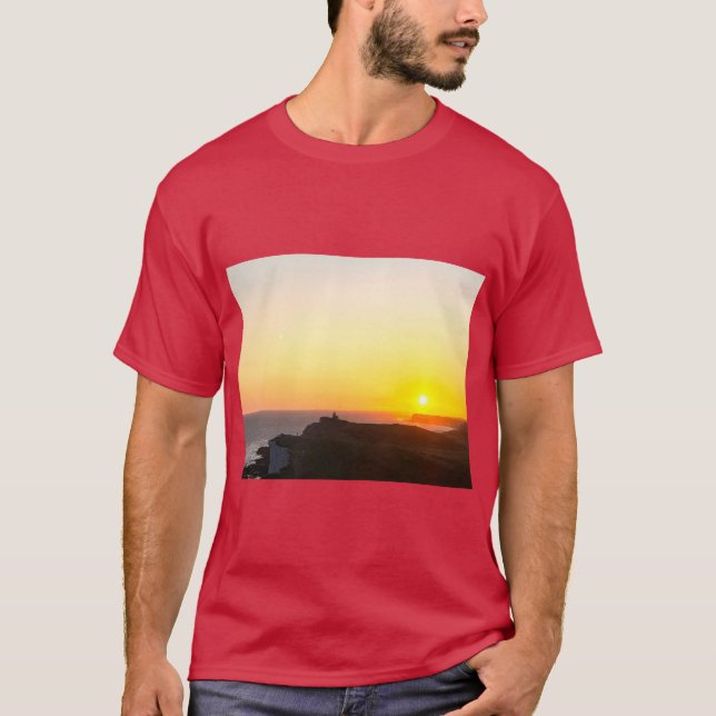 Camiseta Sunset Design Logo – Capture the Beauty of Dusk (Frente)