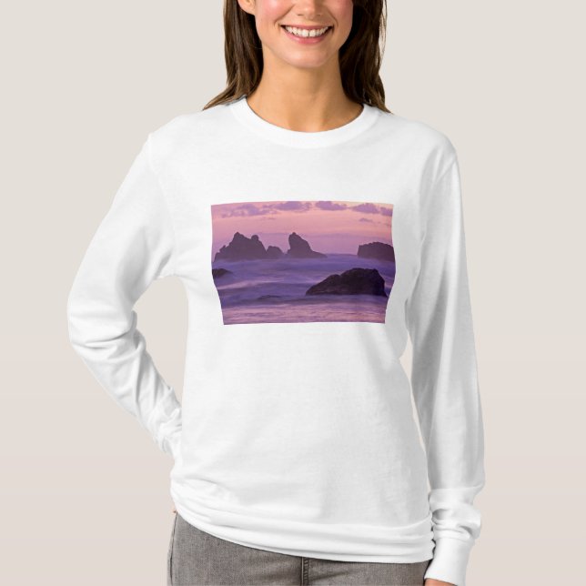 Camiseta Sunset em Bandon Beach Sea Stacks. (Frente)