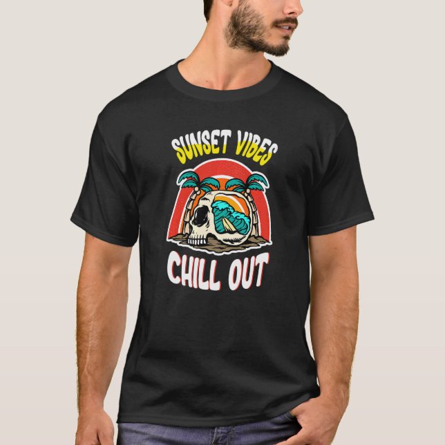 Camiseta Sunset Vibes Arrefecem o Céu Surfando (Frente)