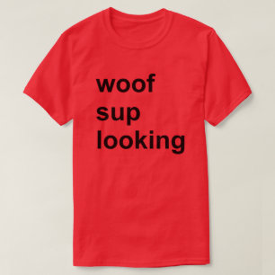 Camiseta Sup do Woof que olha o partido alegre do circuito