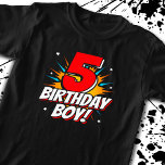 Camiseta Super-herói Birthday Boy - 5 anos - Aniversário 5<br><div class="desc">Este legal design de 5 é perfeito para um tema de festa de aniversário de super-heróis! Excelente para qualquer garoto de 5 anos que ama super-heróis de quadrinhos ou vilões com superpoderes! Apresenta 5 de aniversário "5 Birthday Boy!", citação de aniversário feliz em um tema de super-herói de cômico que...</div>