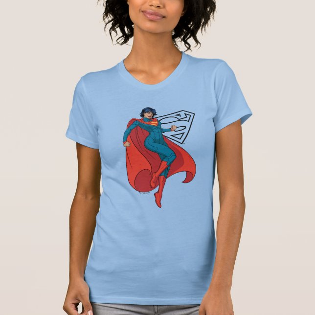Camiseta Supergirl Hovering in Blue Suit (Frente)