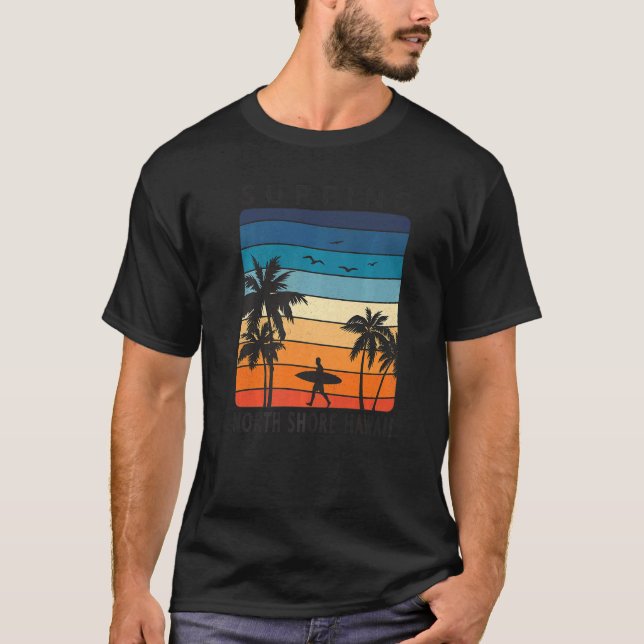 Camiseta Surfar em North Shore Havaí Havaiano 70 Retro Suns (Frente)