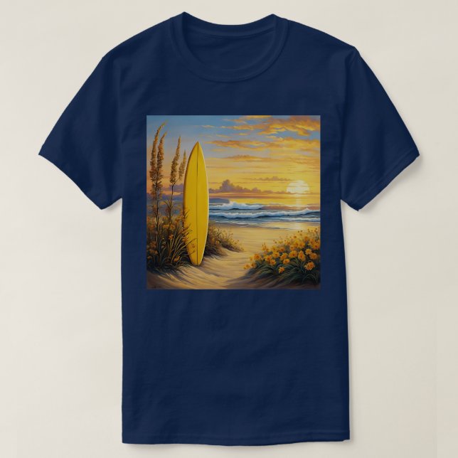 Camiseta Surfboard amarela na areia da praia (Frente do Design)
