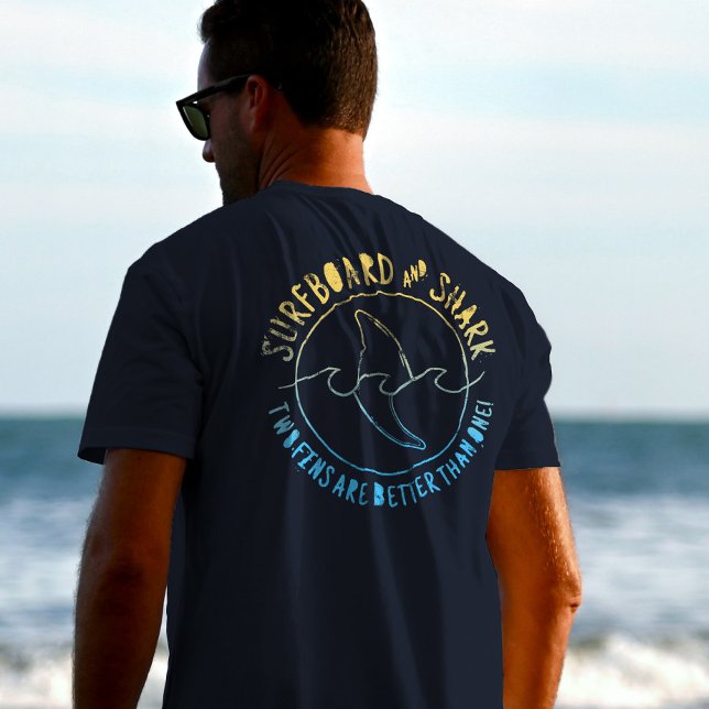 Camiseta Surfe De Surfe E Tubarão Engraçado No Verão (Criador carregado)