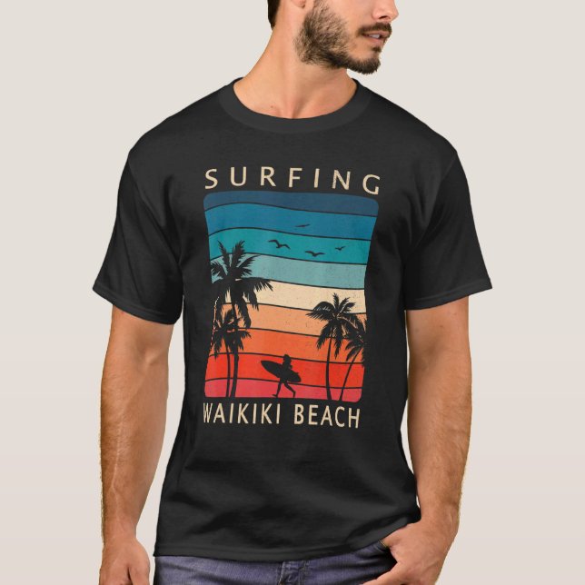 Camiseta Surfer Girl Surfing Waikiki Beach Hawaiian Sunset  (Frente)